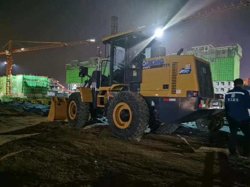 安博web版登录入口30装载机助力河南春晖建设工程有限公司复工复产