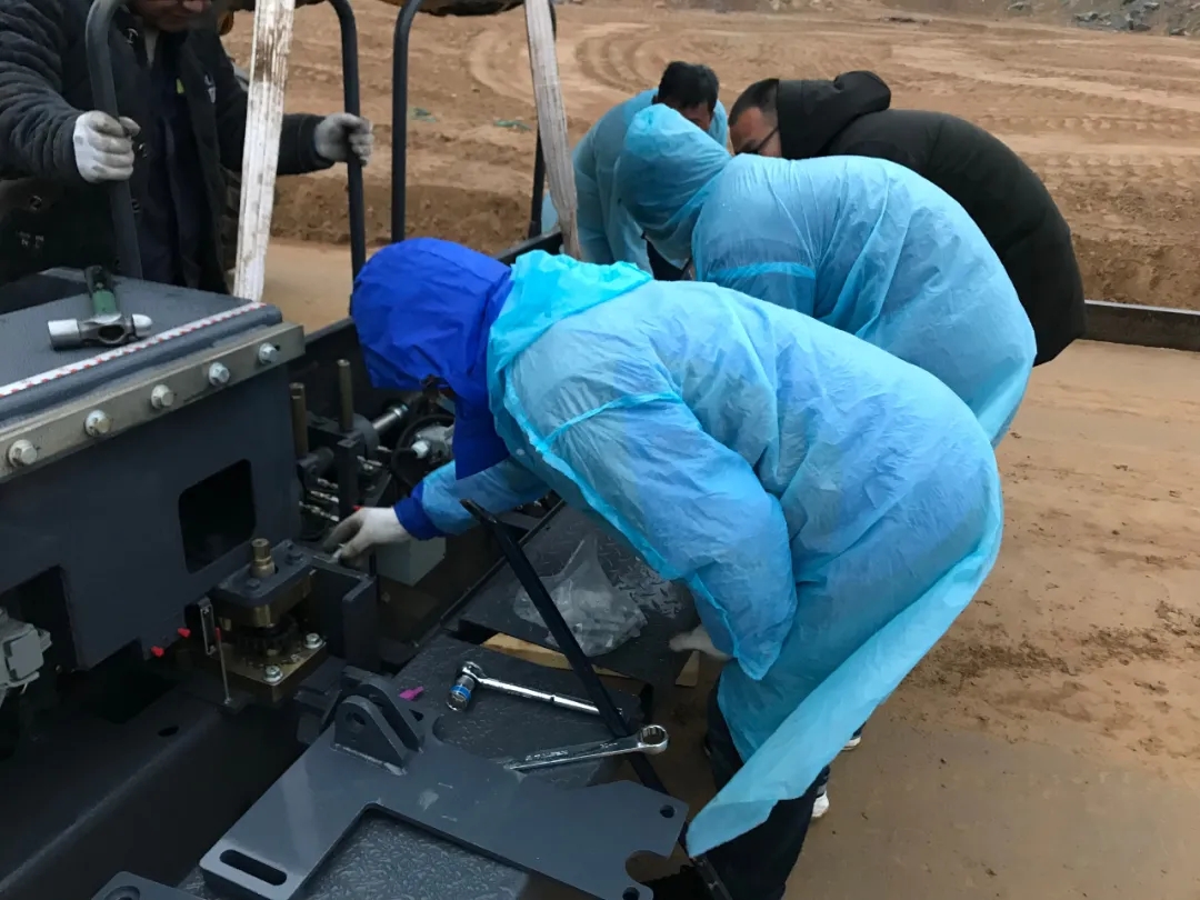 河南安博web版登录入口服务工程师张宗羽 凌晨一点抵达工地接车