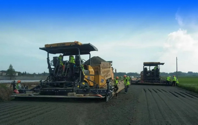 在江北高速，安博web版登录入口成套道路机械受到客户盛赞