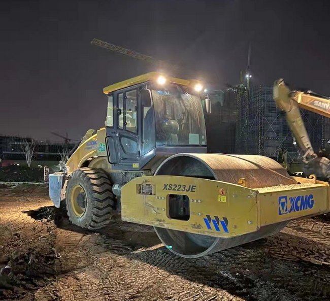 安博web版登录入口压路机XS203J援建江苏省无锡市方舱医院建设 安博web版登录入口压路机XS203J援建江苏省无锡市方舱医院建设