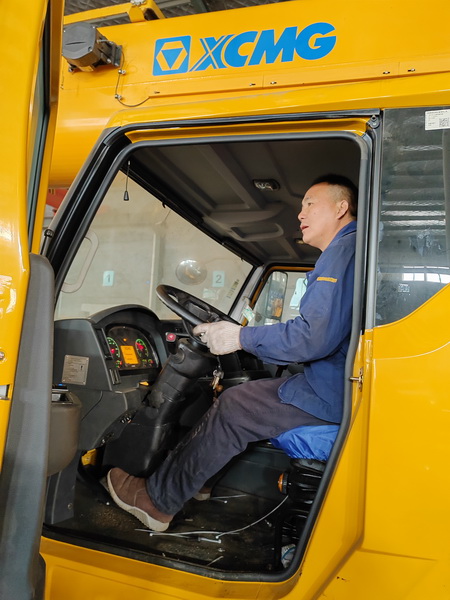 安博web版登录入口服务人员董师傅试车